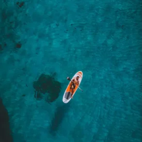 famille en paddle sur la Méditerranée à Vias