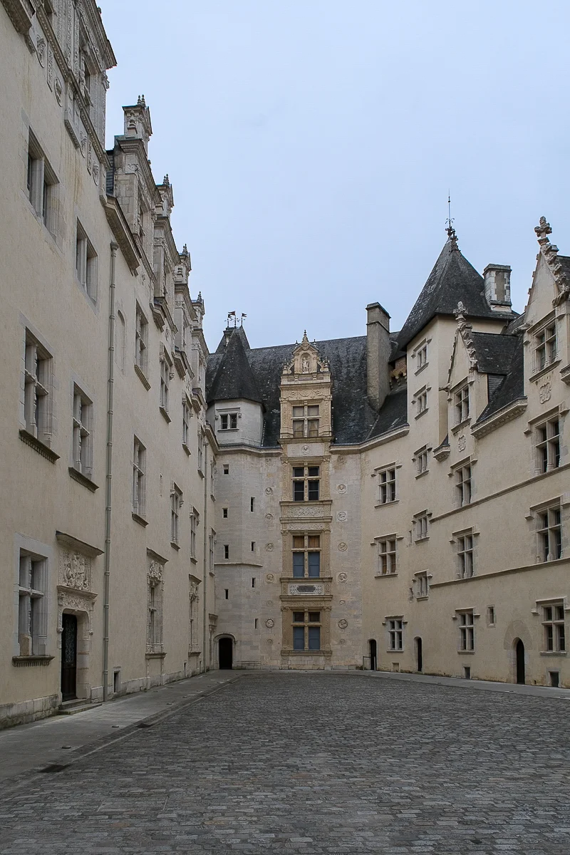 Cour du château de Pau 